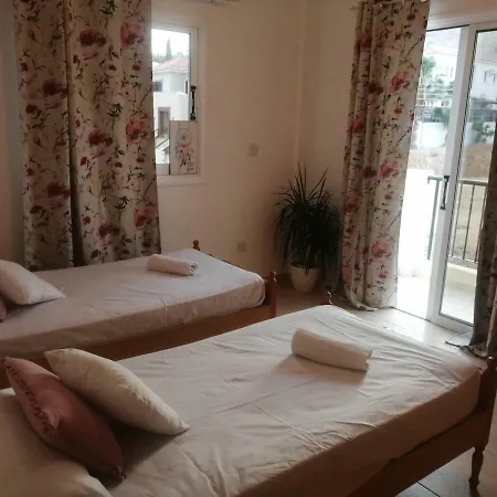 Semesterbostad Remarkably Renovated 3 Bedroom House